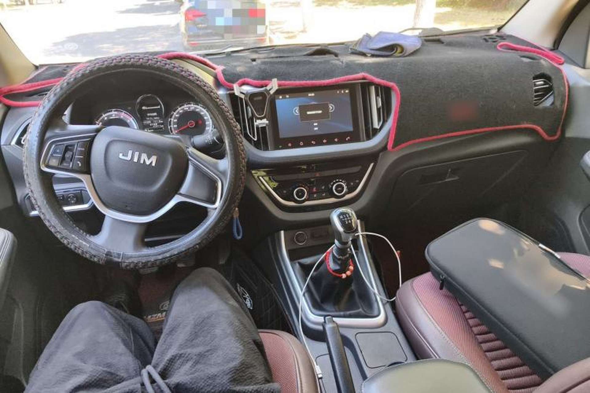 Used Isuzu JLM 2019 2.5T Two-Wheel Drive Diesel Luxury Version Ruimai S Extended Version JE4D25Q5A Center Console