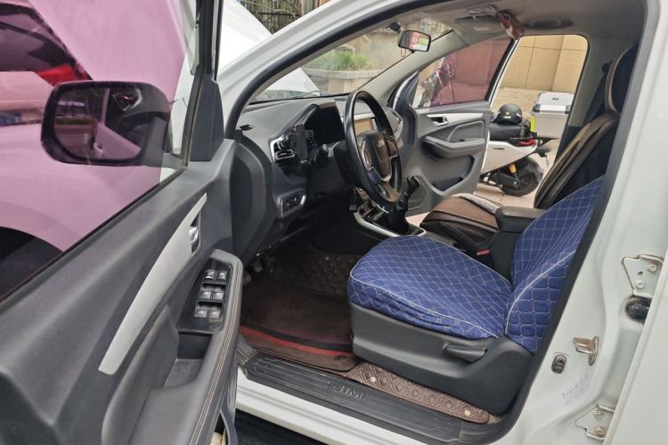 Used Isuzu JLM 2019 2.5T Two-Wheel Drive Diesel Luxury Version Rushmile S Standard Wheelbase Edition JE4D25Q5A Driver Seat