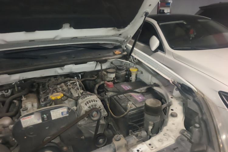 Used Isuzu JLM 2019 2.5T Two-Wheel Drive Diesel Luxury Version Rushmile S Standard Wheelbase Edition JE4D25Q5A Engine Bay Left