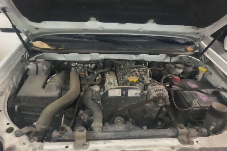 Used Isuzu JLM 2019 2.5T Two-Wheel Drive Diesel Luxury Version Rushmile S Standard Wheelbase Edition JE4D25Q5A Engine Bay