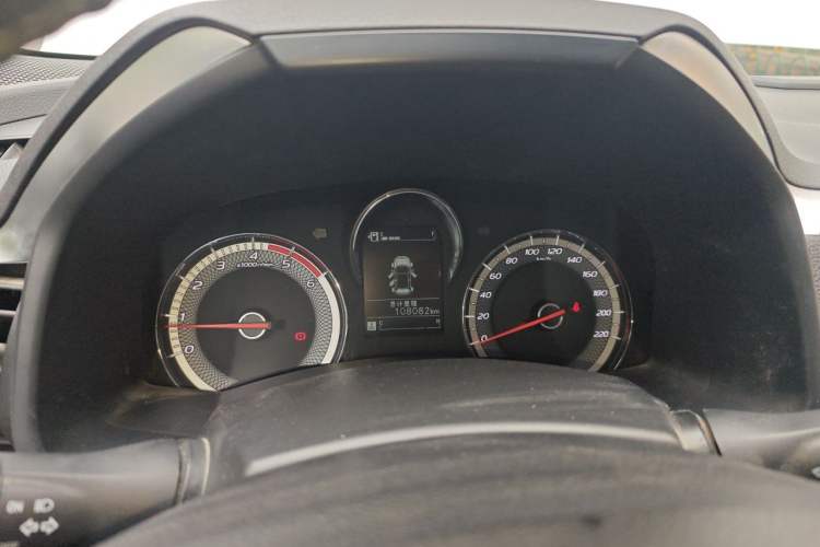 Used Isuzu JLM 2019 2.5T Two-Wheel Drive Diesel Luxury Version Rushmile S Standard Wheelbase Edition JE4D25Q5A Instrument Cluster