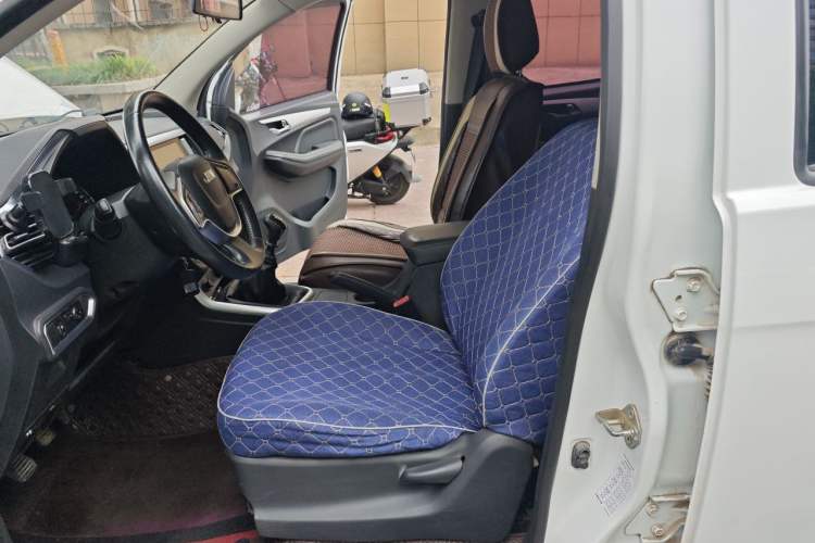 Used Isuzu JLM 2019 2.5T Two-Wheel Drive Diesel Luxury Version Rushmile S Standard Wheelbase Edition JE4D25Q5A Left Front Seat