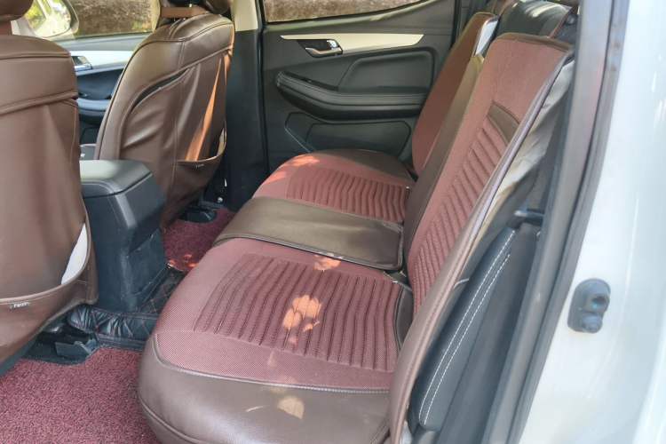 Used Isuzu JLM 2019 2.5T Two-Wheel Drive Diesel Luxury Version Ruimai S Extended Version JE4D25Q5A Left Rear Seat