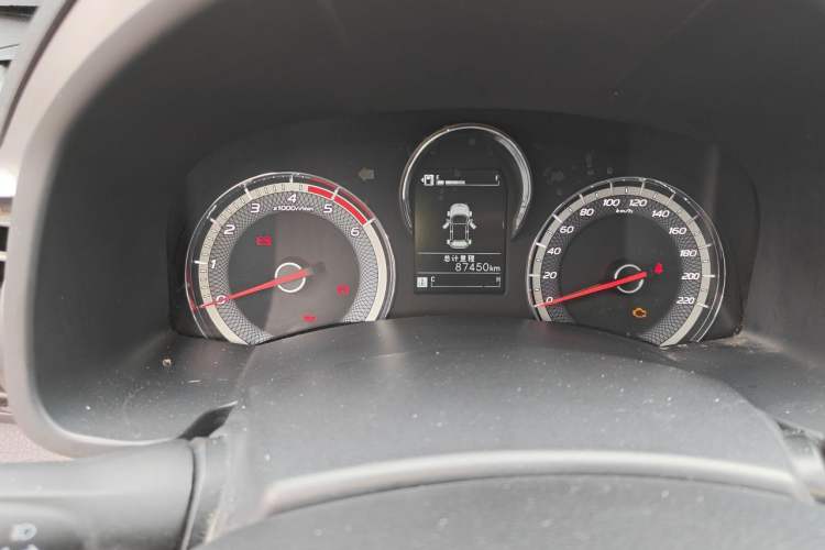 Used Isuzu JLM 2019 2.5T Two-Wheel Drive Diesel Luxury Version Ruimai S Extended Version JE4D25Q5A Odometer Close Up