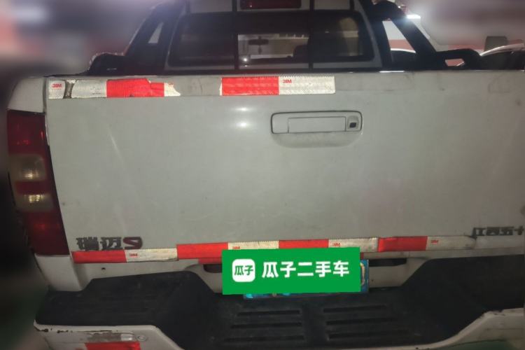 Used Isuzu JLM 2019 2.5T Two-Wheel Drive Diesel Luxury Version Rushmile S Standard Wheelbase Edition JE4D25Q5A Rear