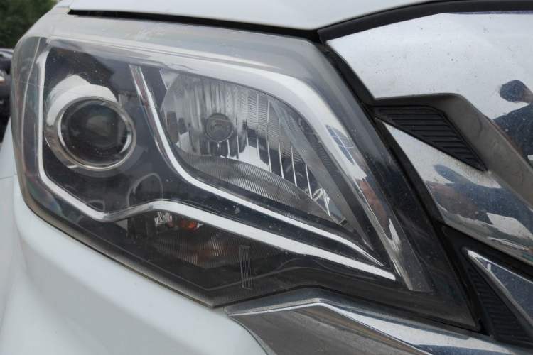 Used Isuzu JLM 2019 2.5T Two-Wheel Drive Diesel Luxury Version Ruimai S Extended Version JE4D25Q5A Right Front Headlight