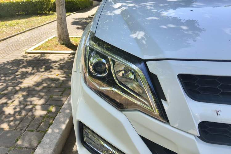 Used Isuzu JLM 2019 2.5T Two-Wheel Drive Diesel Luxury Version Ruimai S Extended Version JE4D25Q5A Right Front Headlight