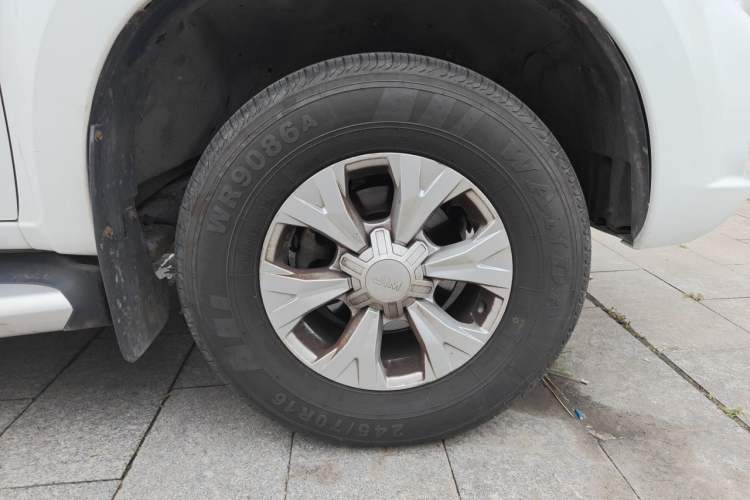 Used Isuzu JLM 2019 2.5T Two-Wheel Drive Diesel Luxury Version Ruimai S Extended Version JE4D25Q5A Right Front Wheel Hub