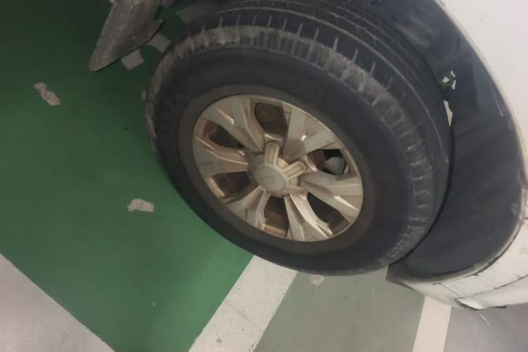 Used Isuzu JLM 2019 2.5T Two-Wheel Drive Diesel Luxury Version Rushmile S Standard Wheelbase Edition JE4D25Q5A Right Front Wheel Hub