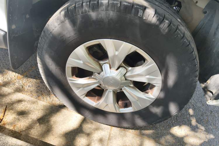 Used Isuzu JLM 2019 2.5T Two-Wheel Drive Diesel Luxury Version Ruimai S Extended Version JE4D25Q5A Right Front Wheel Hub