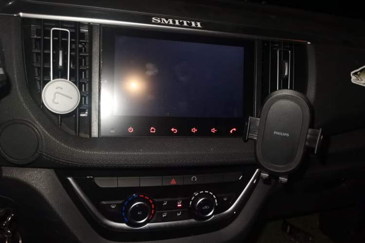 Used Isuzu JLM 2020 2.4T Two-Wheel Drive Gasoline Leading-Edge Version with National VI Emission Standards Standard Wheelbase 4K22D4T Audio And AC Panel