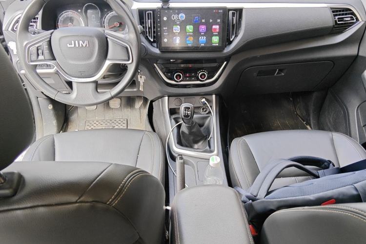 Used Isuzu JLM 2020 2.8T Classic Two-Wheel Drive Diesel Euro VI Comfort Plus Extended Version JE493ZLQ6E Center Console