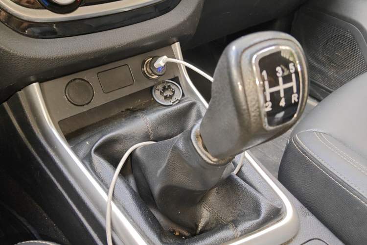 Used Isuzu JLM 2020 2.8T Classic Two-Wheel Drive Diesel Euro VI Comfort Plus Extended Version JE493ZLQ6E Gear Lever