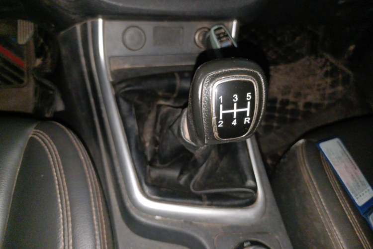 Used Isuzu JLM 2020 2.8T Classic Two-Wheel Drive Diesel Euro VI Comfort Plus Extended Version JE493ZLQ6E Gear Lever