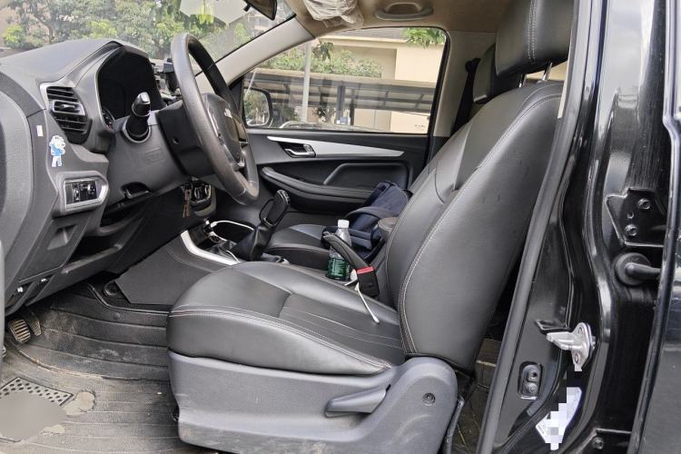 Used Isuzu JLM 2020 2.8T Classic Two-Wheel Drive Diesel Euro VI Comfort Plus Extended Version JE493ZLQ6E Left Front Seat