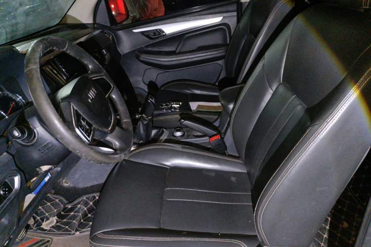 Used Isuzu JLM 2020 2.8T Classic Two-Wheel Drive Diesel Euro VI Comfort Plus Extended Version JE493ZLQ6E Left Front Seat