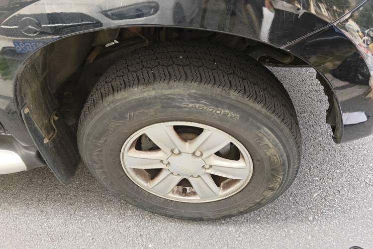 Used Isuzu JLM 2020 2.8T Classic Two-Wheel Drive Diesel Euro VI Comfort Plus Extended Version JE493ZLQ6E Right Front Wheel Hub