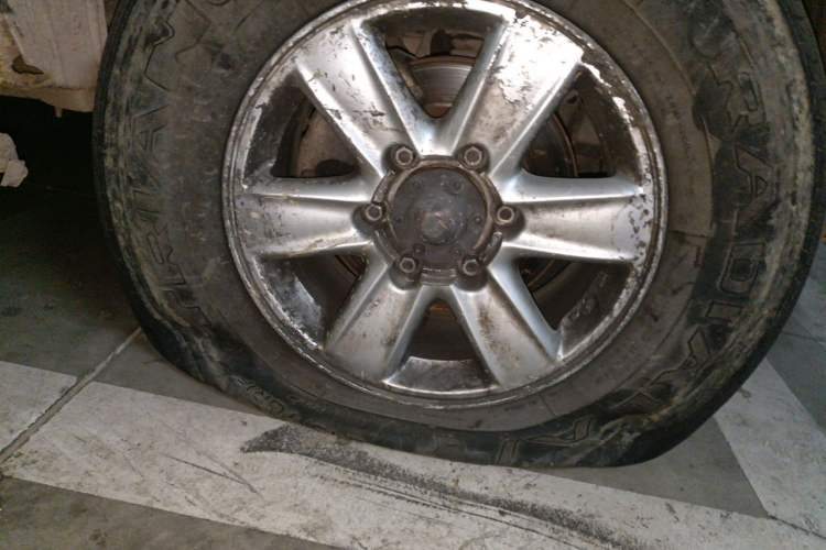 Used Isuzu JLM 2020 2.8T Classic Two-Wheel Drive Diesel Euro VI Comfort Plus Extended Version JE493ZLQ6E Right Front Wheel Hub