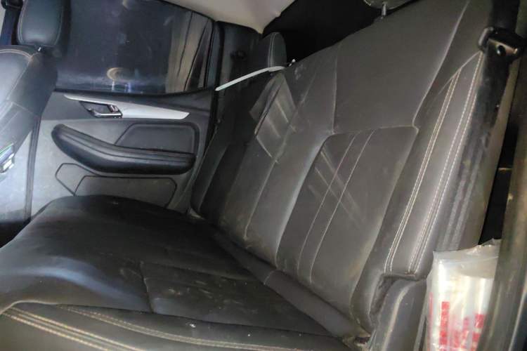 Used Isuzu JLM 2020 2.8T Classic Two-Wheel Drive Diesel Euro VI Comfort Plus Extended Version JE493ZLQ6E Left Rear Seat