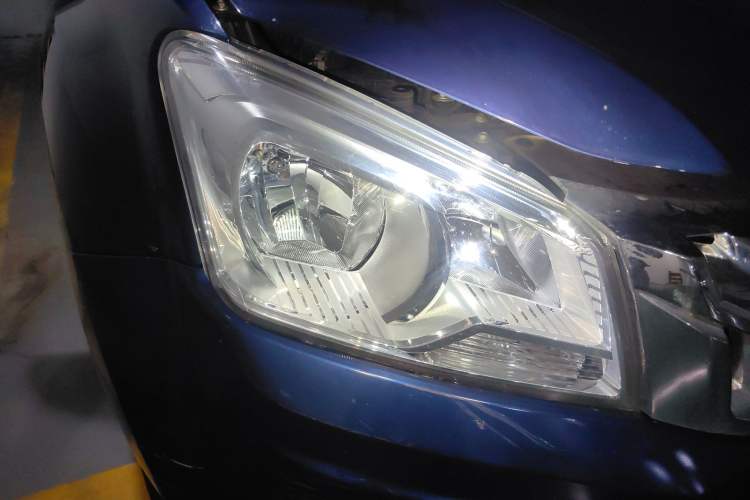 Used Isuzu JLM 2020 2.8T Classic Two-Wheel Drive Diesel Euro VI Comfort Plus Extended Version JE493ZLQ6E Right Front Headlight