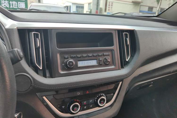 Used Isuzu JLM 2020 2.8T Classic Two-Wheel Drive Diesel Euro VI Comfort Plus Extended Version JE493ZLQ6E Audio And AC Panel