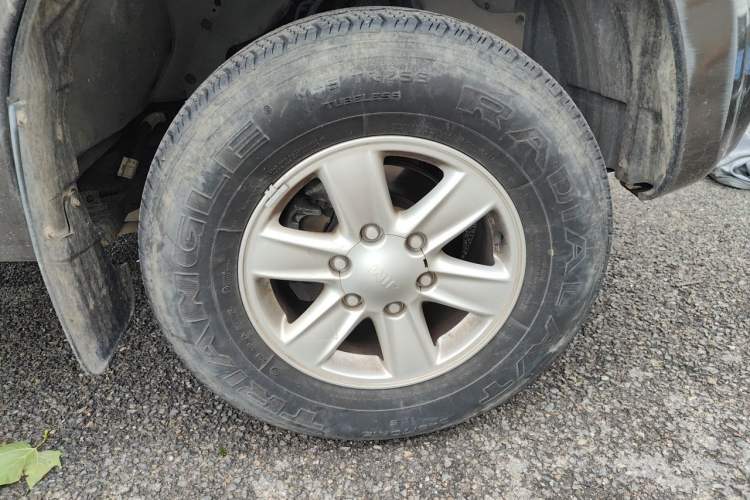 Used Isuzu JLM 2020 2.8T Classic Two-Wheel Drive Diesel Euro VI Comfort Plus Extended Version JE493ZLQ6E Right Front Wheel Hub
