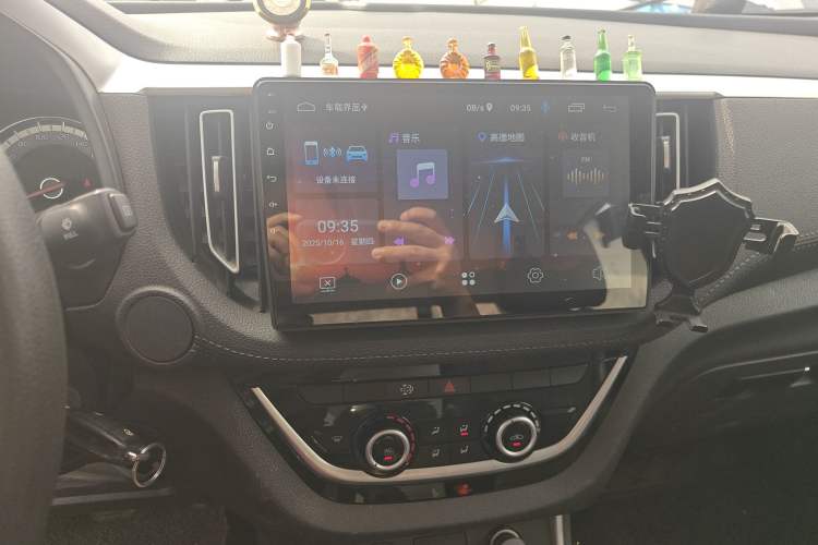 Used Isuzu JLM 2020 2.8T Classic Two-Wheel Drive Diesel Euro VI Comfort Plus Extended Version JE493ZLQ6E Audio And AC Panel
