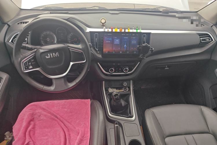 Used Isuzu JLM 2020 2.8T Classic Two-Wheel Drive Diesel Euro VI Comfort Plus Extended Version JE493ZLQ6E Center Console