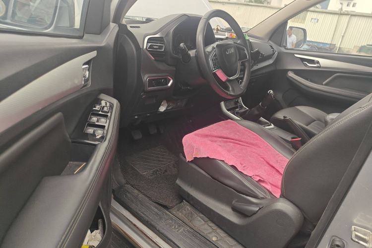 Used Isuzu JLM 2020 2.8T Classic Two-Wheel Drive Diesel Euro VI Comfort Plus Extended Version JE493ZLQ6E Driver Seat