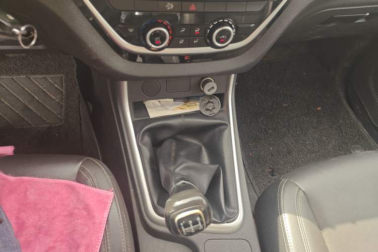 Used Isuzu JLM 2020 2.8T Classic Two-Wheel Drive Diesel Euro VI Comfort Plus Extended Version JE493ZLQ6E Gear Lever
