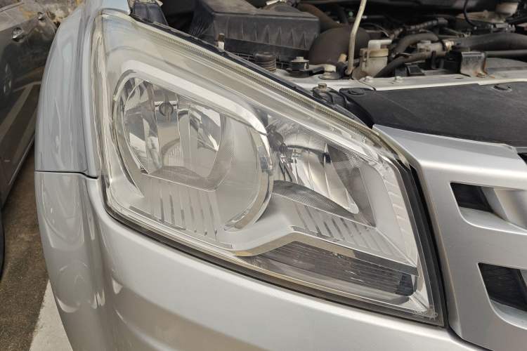 Used Isuzu JLM 2020 2.8T Classic Two-Wheel Drive Diesel Euro VI Comfort Plus Extended Version JE493ZLQ6E Right Front Headlight