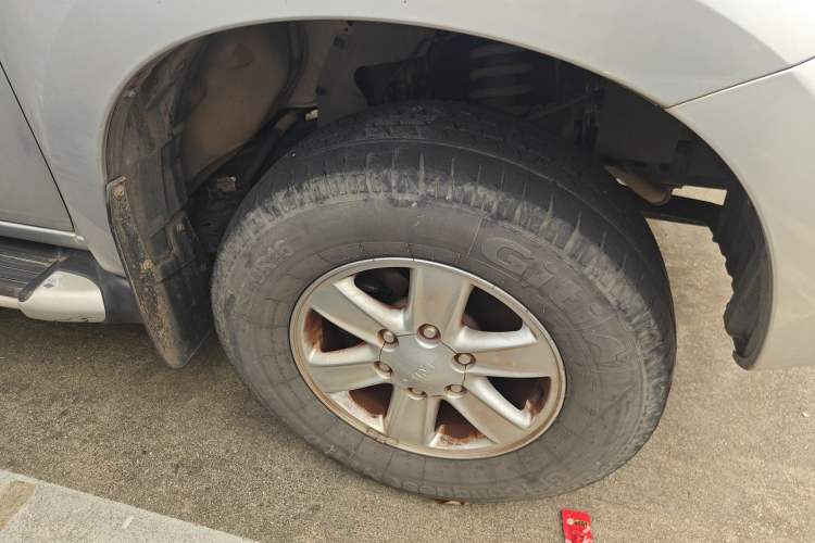 Used Isuzu JLM 2020 2.8T Classic Two-Wheel Drive Diesel Euro VI Comfort Plus Extended Version JE493ZLQ6E Right Front Wheel Hub