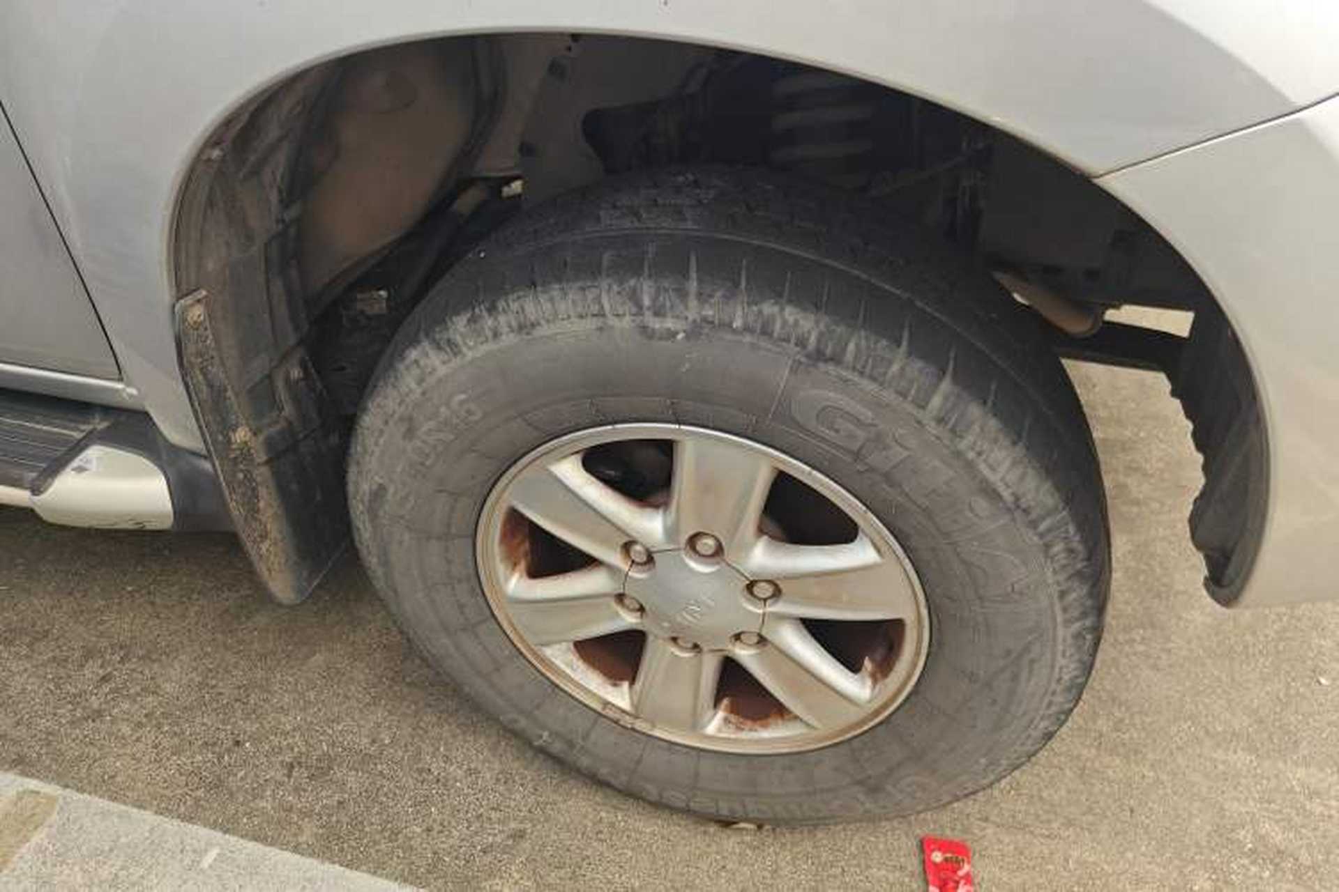 Used Isuzu JLM 2020 2.8T Classic Two-Wheel Drive Diesel Euro VI Comfort Plus Extended Version JE493ZLQ6E Right Front Wheel Hub