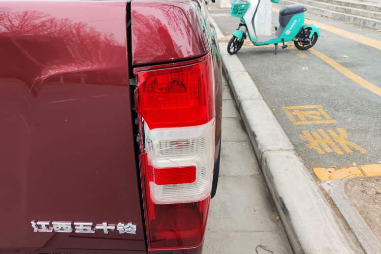 Used Isuzu JLM 2020 2.8T Classic 4x4 Diesel Euro VI Comfort Plus Extended Version JE493ZLQ6E Right Rear Taillight