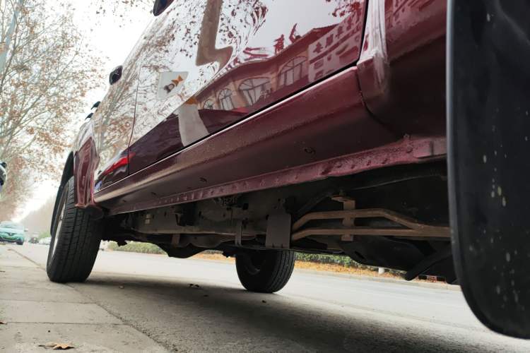 Used Isuzu JLM 2020 2.8T Classic 4x4 Diesel Euro VI Comfort Plus Extended Version JE493ZLQ6E Right Side Sill