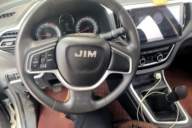 Used Isuzu JLM 2020 2.8T Classic Two-Wheel Drive Diesel Euro VI Comfort Plus Extended Version JE493ZLQ6E Center Console