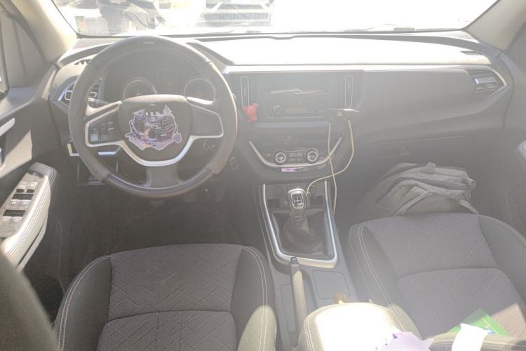 Used Isuzu JLM 2020 2.8T Classic Two-Wheel Drive Diesel Euro VI Comfort Plus Extended Version JE493ZLQ6E Center Console