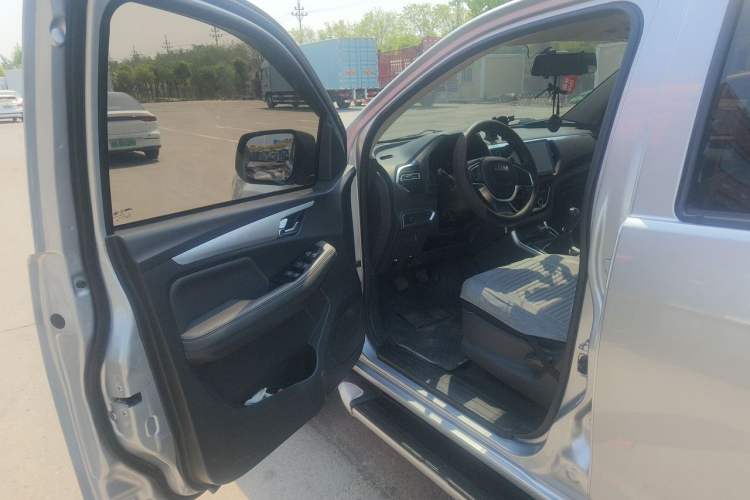 Used Isuzu JLM 2020 2.8T Classic 4x4 Diesel Euro VI Comfort Plus Extended Version JE493ZLQ6E Driver Seat