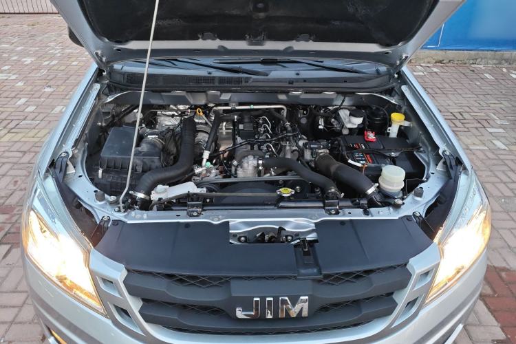 Used Isuzu JLM 2020 2.8T Classic Two-Wheel Drive Diesel Euro VI Comfort Plus Extended Version JE493ZLQ6E Engine Bay
