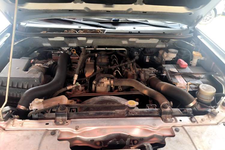 Used Isuzu JLM 2020 2.8T Classic Two-Wheel Drive Diesel Euro VI Comfort Plus Extended Version JE493ZLQ6E Engine Bay