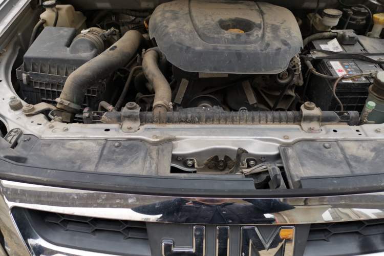 Used Isuzu JLM 2020 2.5T 4x4 Diesel Flagship Euro VI Ruimai S Standard Wheelbase JE4D25Q6A Engine Bay