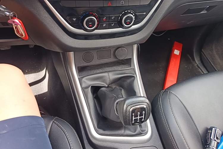 Used Isuzu JLM 2020 2.4T Classic Two-Wheel Drive Gasoline Euro VI Comfort Version with Standard Wheelbase 4K22D4T Gear Lever