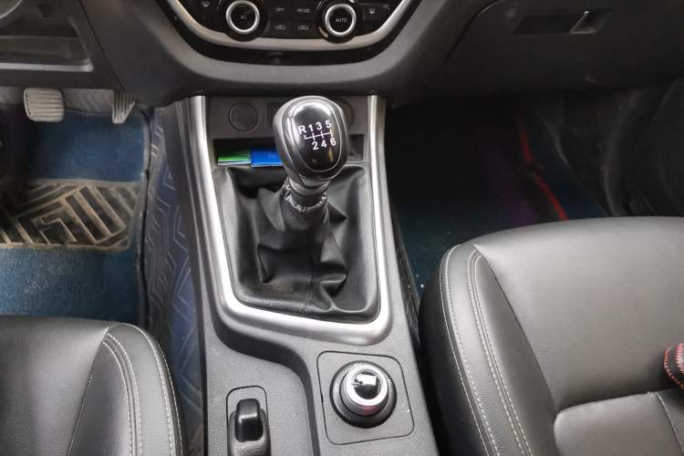 Used Isuzu JLM 2020 2.5T 4x4 Diesel Flagship Euro VI Ruimai S Standard Wheelbase JE4D25Q6A Gear Lever