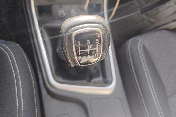 Used Isuzu JLM 2020 2.8T Classic Two-Wheel Drive Diesel Euro VI Comfort Plus Extended Version JE493ZLQ6E Gear Lever