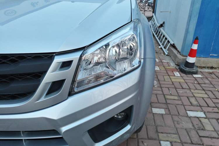 Used Isuzu JLM 2020 2.8T Classic Two-Wheel Drive Diesel Euro VI Comfort Plus Extended Version JE493ZLQ6E Left Front Headlight