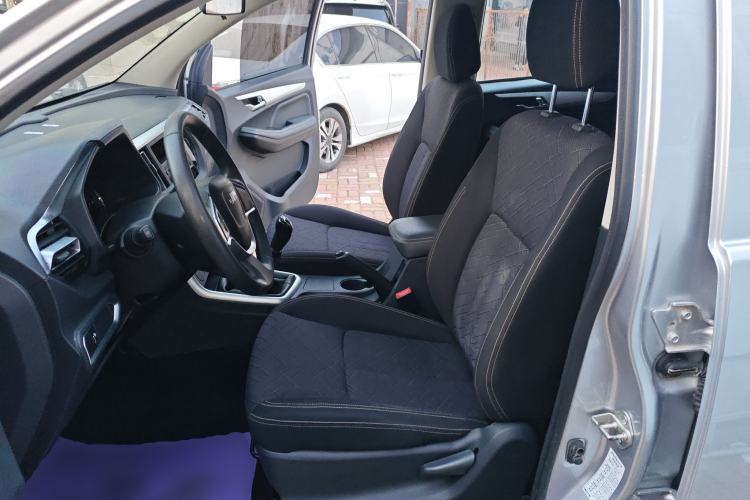 Used Isuzu JLM 2020 2.8T Classic Two-Wheel Drive Diesel Euro VI Comfort Plus Extended Version JE493ZLQ6E Left Front Seat