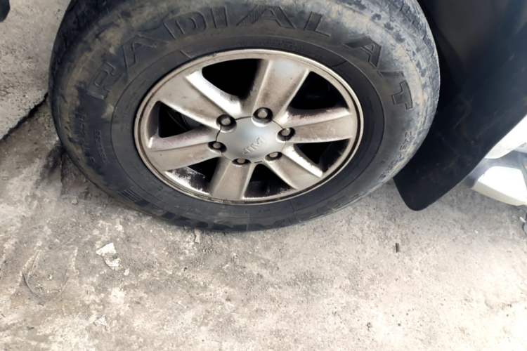 Used Isuzu JLM 2020 2.8T Classic Two-Wheel Drive Diesel Euro VI Comfort Plus Extended Version JE493ZLQ6E Left Front Wheel Hub