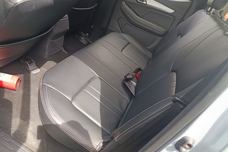 Used Isuzu JLM 2020 2.4T Classic Two-Wheel Drive Gasoline Euro VI Comfort Version with Standard Wheelbase 4K22D4T Left Rear Seat