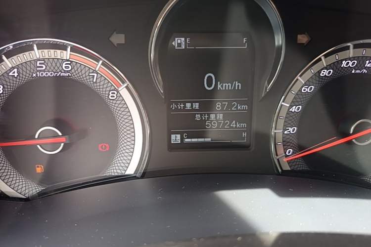 Used Isuzu JLM 2020 2.4T Classic Two-Wheel Drive Gasoline Euro VI Comfort Version with Standard Wheelbase 4K22D4T Odometer Close Up