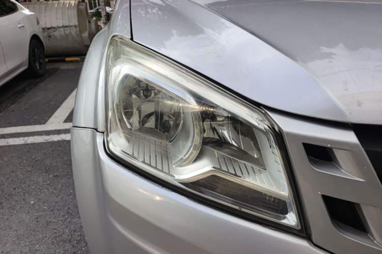 Used Isuzu JLM 2020 2.5T 4x4 Diesel Leading-Edge National VI Ruimai S Extended Version JE4D25Q6A Right Front Headlight